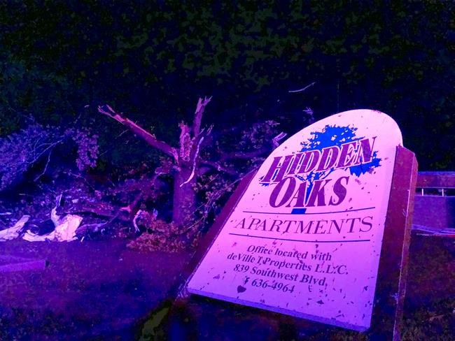 3 deaths in Missouri as tornado strikes state capital | iNFOnews.ca CP1956146978