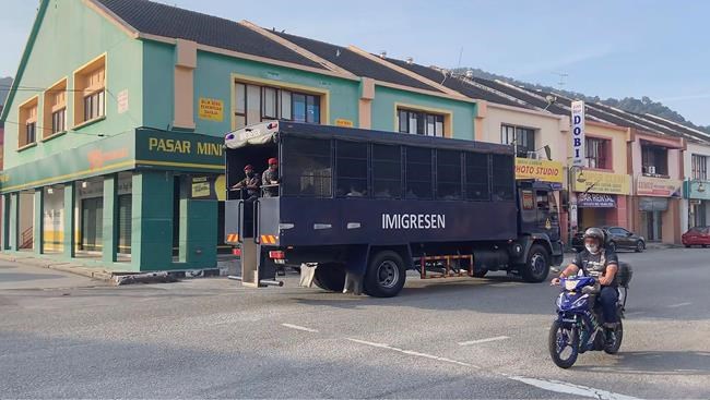 Malaysia deports Myanmar migrants despite court order | iNFOnews.ca