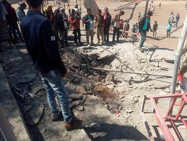 Missile attack kills 10 at military parade in Yemen's south | iNFOnews.ca