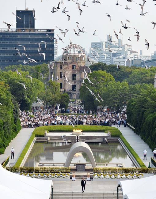Japan calls on leaders to follow Obama and visit Hiroshima | iNFOnews.ca