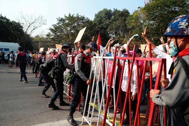Internet access restored as Myanmar coup protests grow | iNFOnews.ca Internet access restored as Myanmar coup protests grow | iNFOnews.ca