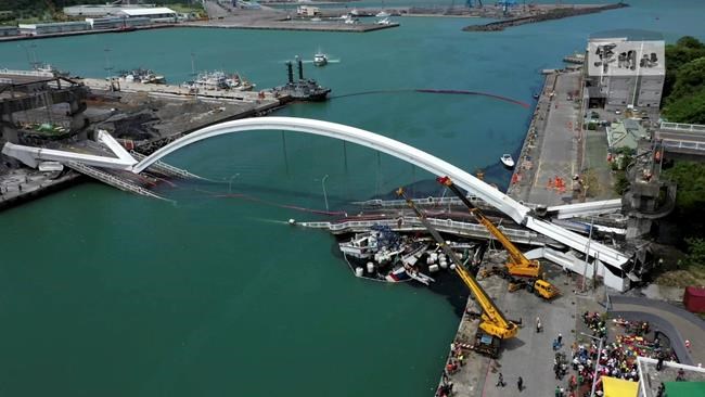 5 bodies found in Taiwan bridge collapse, 1 still missing | iNFOnews.ca 5 bodies found in Taiwan bridge collapse, 1 still missing | iNFOnews.ca