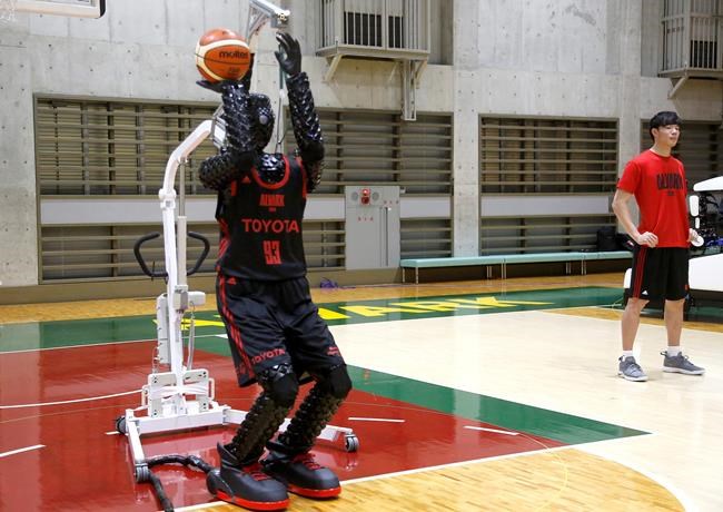 Toyota robot can't slam dunk but shoots a mean 3-pointer | iNFOnews.ca CP2083736426