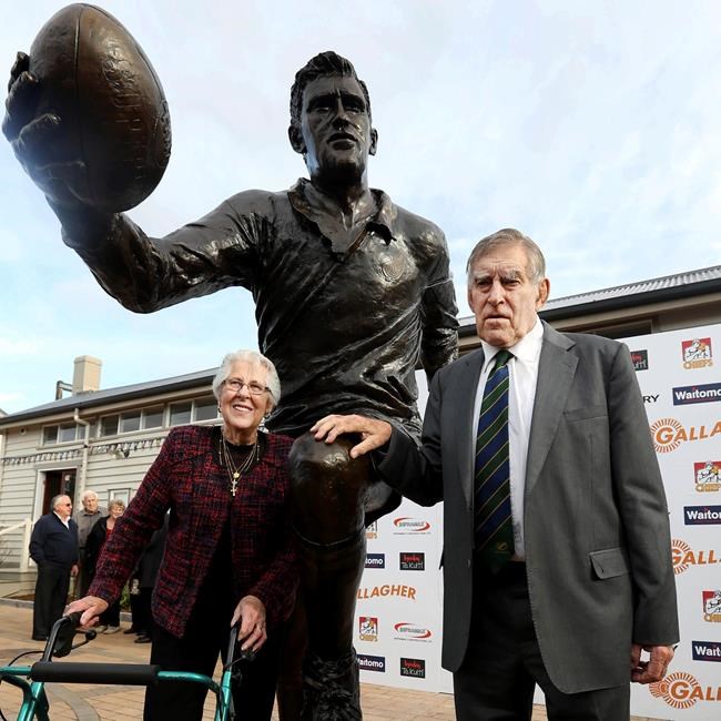 Colin Meads, greatest All Black of 20th century, dies at 81 | iNFOnews.ca