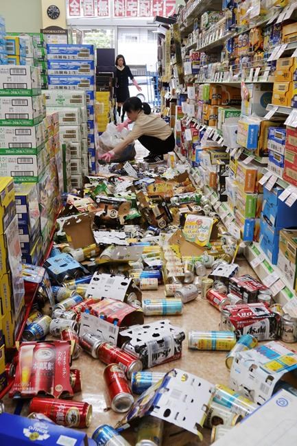 Strong quake near Osaka, Japan, kills 4, knocks over walls | iNFOnews.ca
