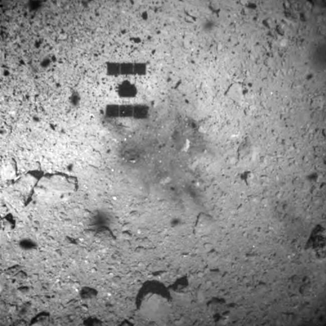 Japan says space probe landed on asteroid to get soil sample | iNFOnews.ca