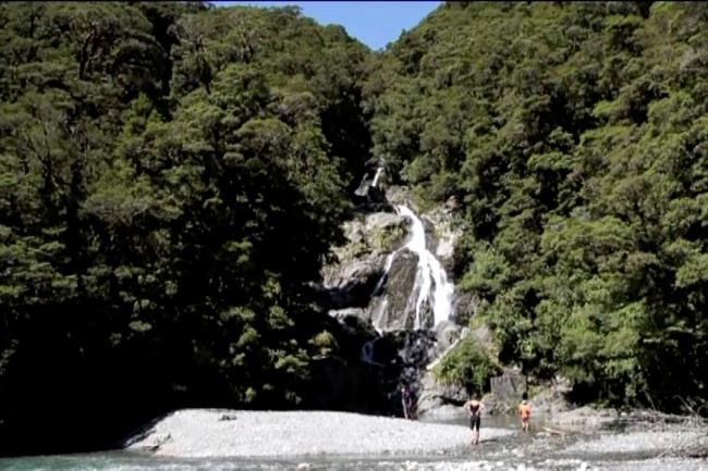New Zealand teams find British hiker's body in national park | iNFOnews.ca