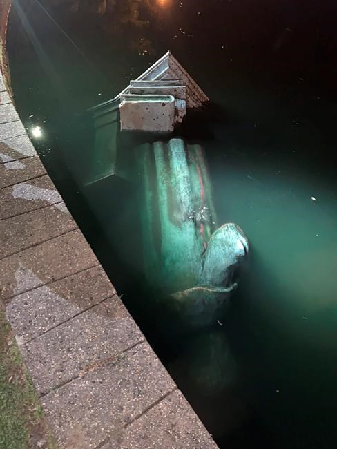 Richmond protesters topple Columbus statue, throw it in lake | iNFOnews.ca