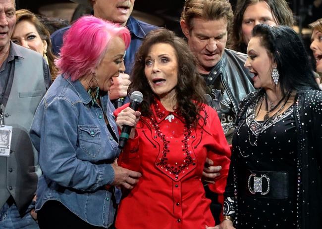 Loretta Lynn sings with friends at birthday concert | iNFOnews.ca