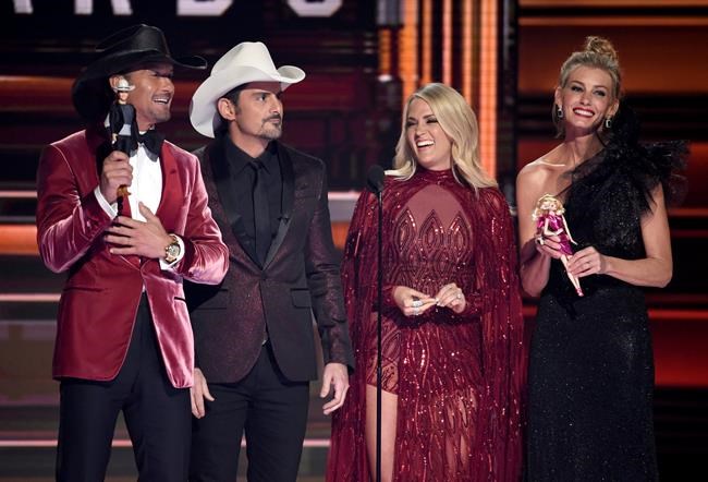 CMA Awards highlighted by political, emotional moments | iNFOnews.ca