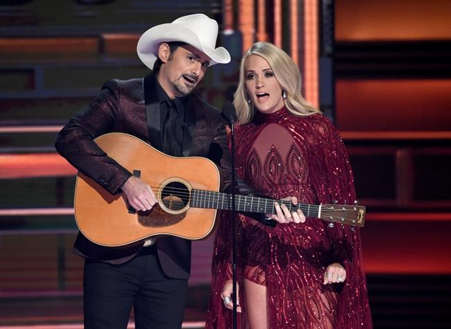 CMA Awards hosts Underwood, Paisley poke fun at politics | iNFOnews.ca