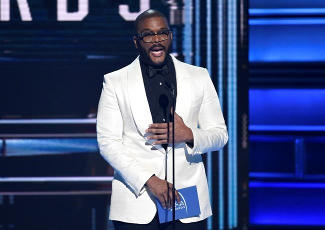 Top moments at CMA Awards: Vegas, unity and the monologue | iNFOnews.ca