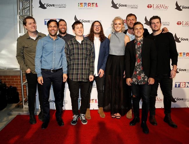 Singer Lauren Daigle repeats with 3 wins at Dove Awards | iNFOnews.ca