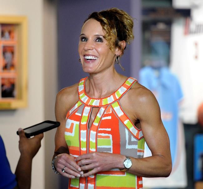 Kansas hometown helps basketball legend Stiles fight cancer | iNFOnews.ca CP500469804