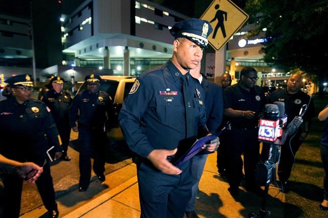 Memphis officer struck, killed after 3 shot in Memphis | iNFOnews.ca