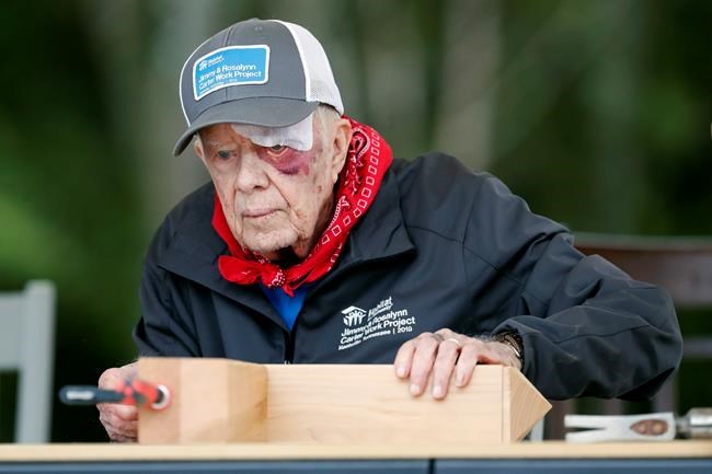 Despite fall, former President Carter helps build home | iNFOnews.ca