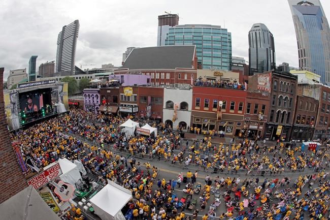 Luke Bryan opening Game 6 broadcast from honky-tonk roof | iNFOnews.ca