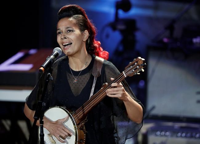 Singer, fiddler Rhiannon Giddens: Crossing musical divides | iNFOnews.ca CP2142579130