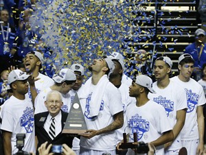 Undefeated Kentucky gets top spot to start NCAA tournament; UCLA, Texas in, CSU and Miami out | iNFOnews.ca CP32298442