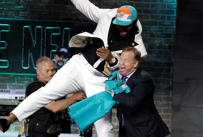 3 QBs and lots of defenders highlight 1st round of draft | iNFOnews.ca
