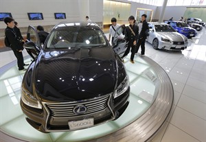 Toyota remains top automaker in first half global sales at 4.91 million vehicles, outpaces GM | iNFOnews.ca CP24310636