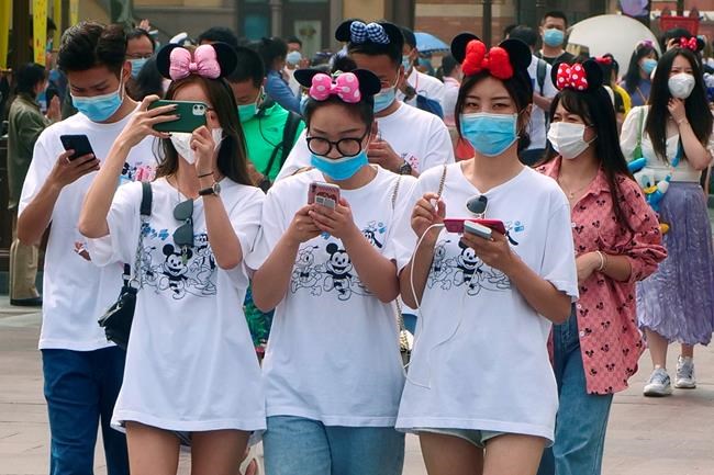 Shanghai Disneyland reopens with anti-virus controls | iNFOnews.ca