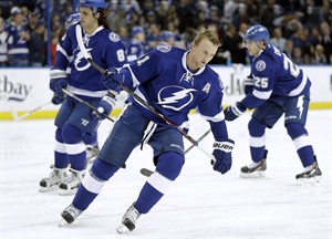 Lightning star Steven Stamkos in lineup after missing 45 games with broken right shin | iNFOnews.ca CP27489438