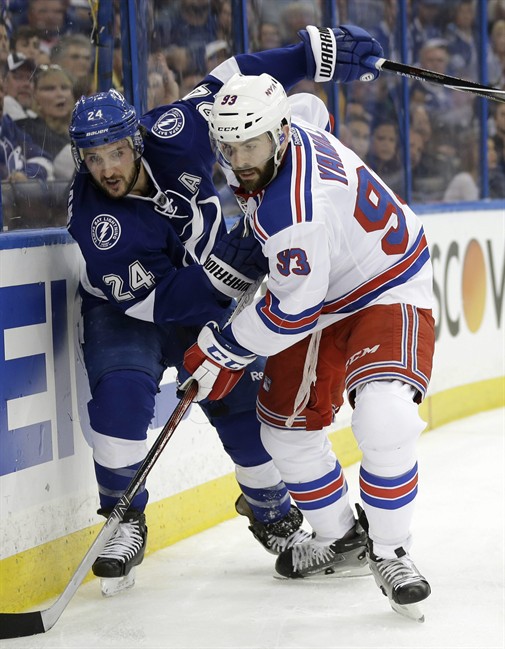 Lundqvist rebounds, Nash scores twice to help Rangers beat Lightning 5-1 in Game 4 | iNFOnews.ca