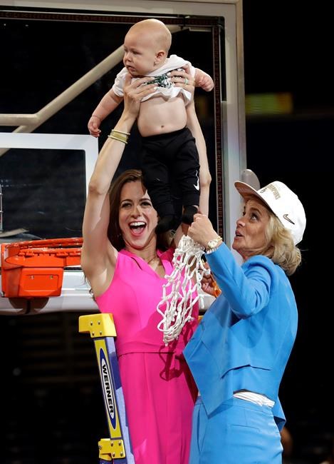 Baylor holds off Notre Dame 82-81 for women's title | iNFOnews.ca