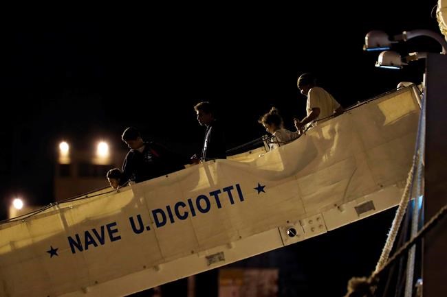 Italy won't allow boat with 450 migrants; says "go to Malta" | iNFOnews.ca