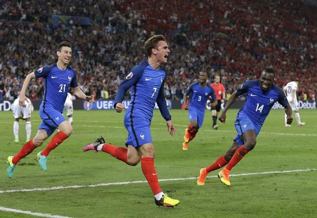 Late goals from Griezmann and Payet rescue France | iNFOnews.ca
