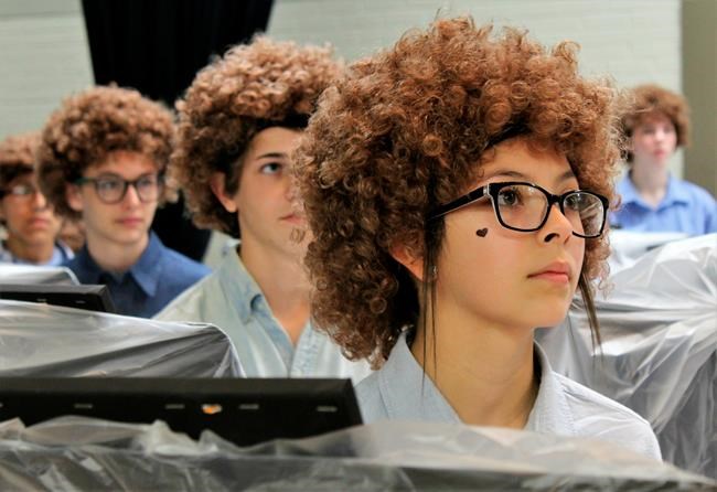 Texas students don wigs in tribute to late painter Bob Ross | iNFOnews.ca Texas students don wigs in tribute to late painter Bob Ross | iNFOnews.ca
