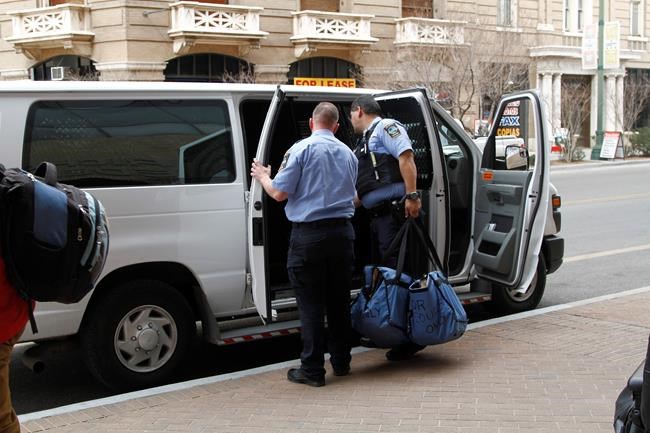 Court halts Trump asylum policy, then suspends its own order | iNFOnews.ca Court halts Trump asylum policy, then suspends its own order | iNFOnews.ca