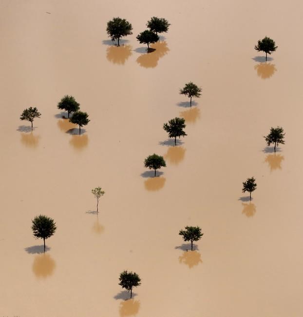 Houston tries to safeguard some areas by flooding others | iNFOnews.ca