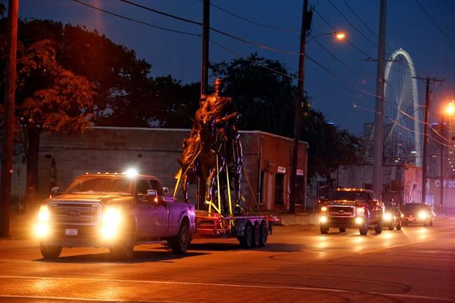 Crews remove statue of Gen. Robert E. Lee from Dallas park | iNFOnews.ca Crews remove statue of Gen. Robert E. Lee from Dallas park | iNFOnews.ca