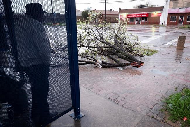 1 injured in Texas storms; small airplanes flip at airport | iNFOnews.ca