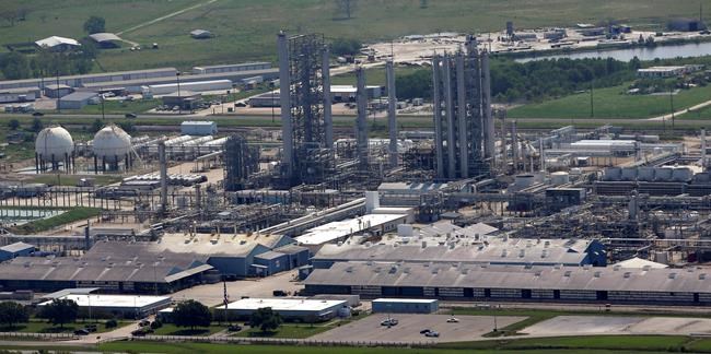 Black smoke, flames shoot up from Texas chemical plant | iNFOnews.ca