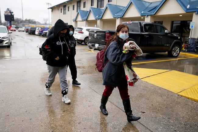 Houston furniture store offers shelter after winter storm | iNFOnews.ca