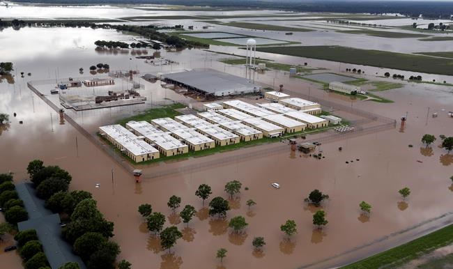 Rain slows, but flooding still threat in Southeast Texas | iNFOnews.ca