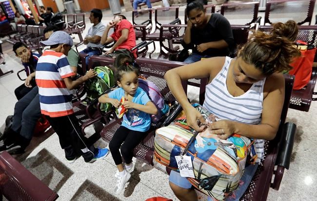 Authorities abandon 'zero-tolerance' for immigrant families | iNFOnews.ca
