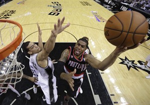Leonard scores 20, Spurs roll to 2-0 lead over Blazers with 114-97 win | iNFOnews.ca CP28299681