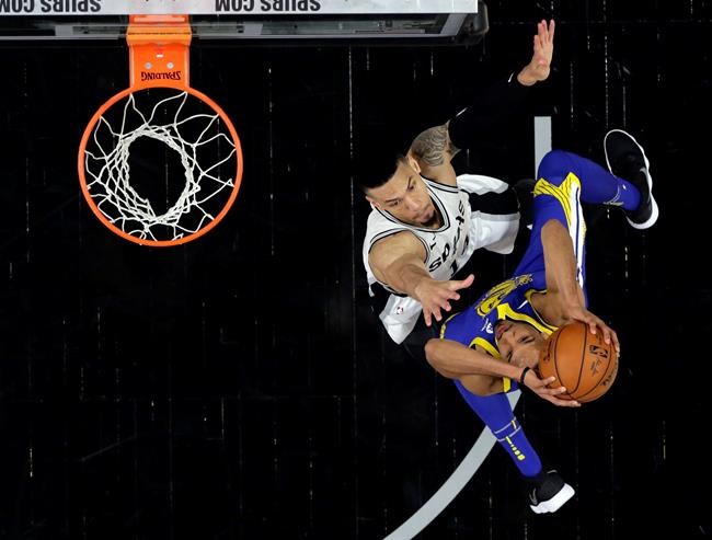 Durant leads Warriors to 3-0 lead over mourning Spurs | iNFOnews.ca