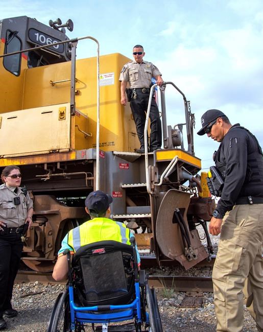 Man with cerebral palsy enjoys train visit in South Texas | iNFOnews.ca