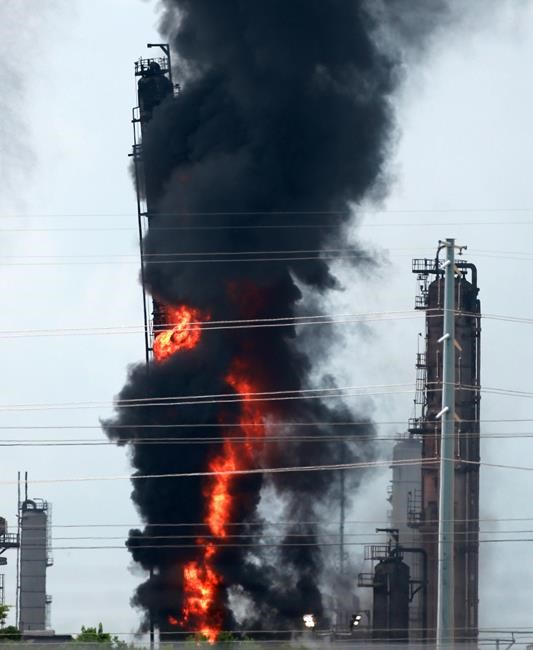 Fire at Texas Exxon Mobil refinery slightly injures 37 | iNFOnews.ca