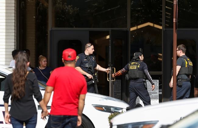 Masked man throwing object incites panic at Houston mall | iNFOnews.ca