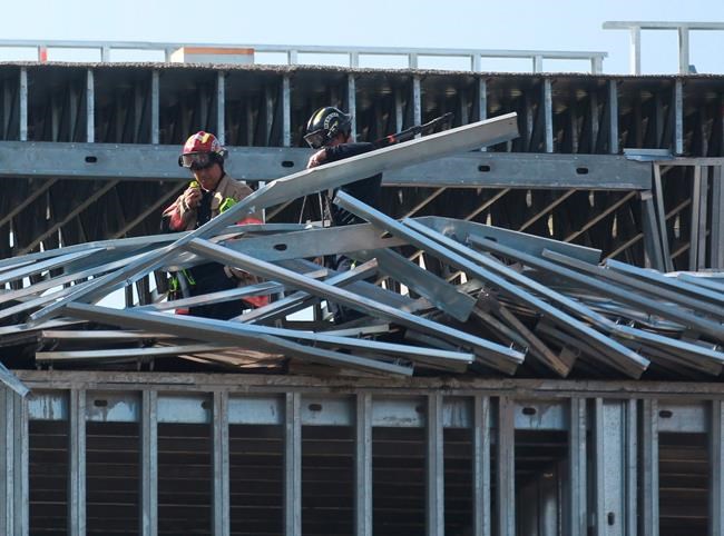 9 hurt after roof collapses at Houston construction site | iNFOnews.ca