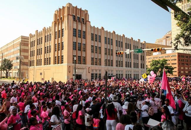 Hundreds march to honour memory of Texas girl Maleah Davis | iNFOnews.ca CP2011632771