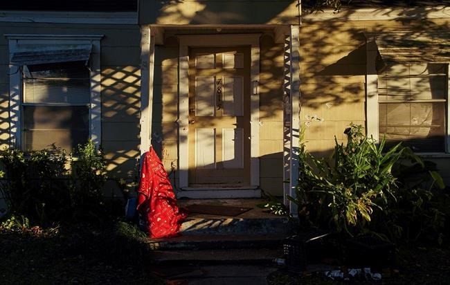 Police union: Houston officer suspended after deadly raid | iNFOnews.ca Police union: Houston officer suspended after deadly raid | iNFOnews.ca