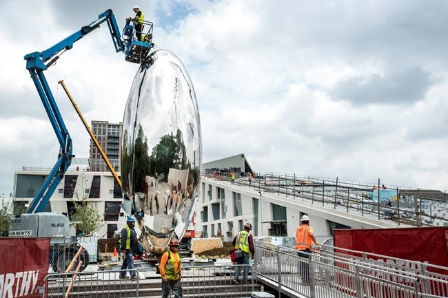 Stainless steel 'Cloud Column' sculpture set up in Houston | iNFOnews.ca