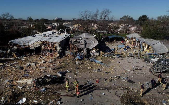 Houston mayor, others help residents after deadly blast | iNFOnews.ca